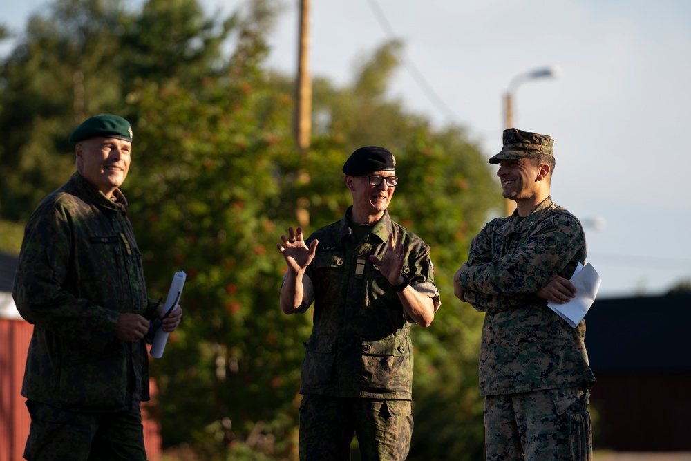 US, Finnish Leaders Observe Island Seizure Exercise