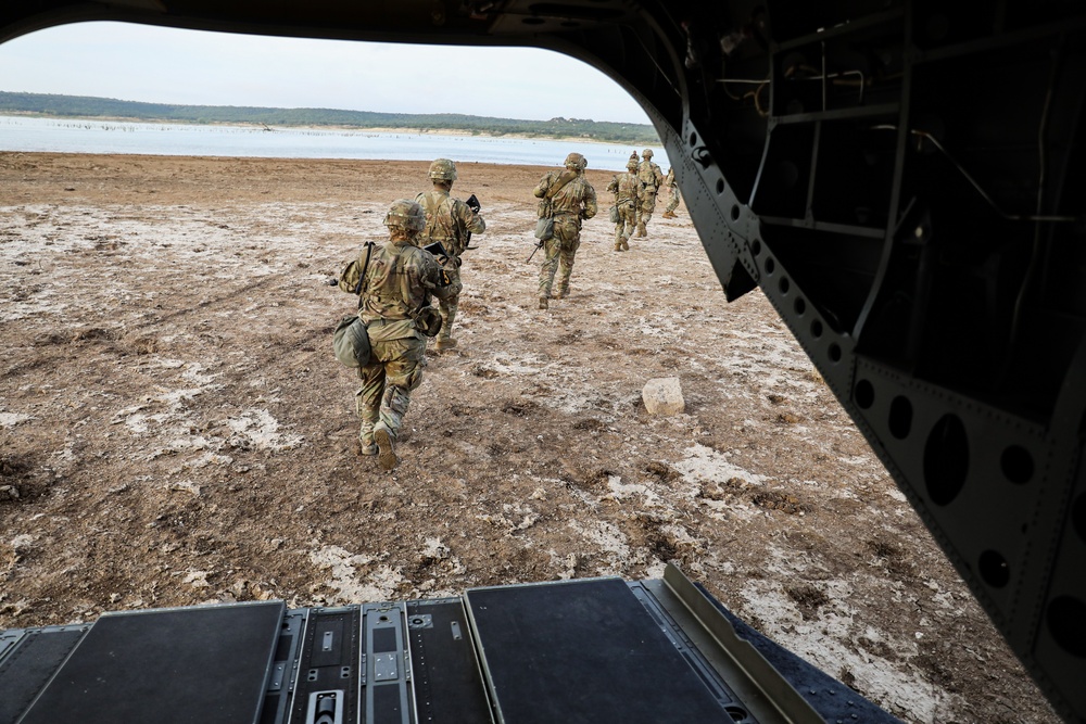 FORSCOM Best Squad Competition soldiers begin Air Insertion Operations