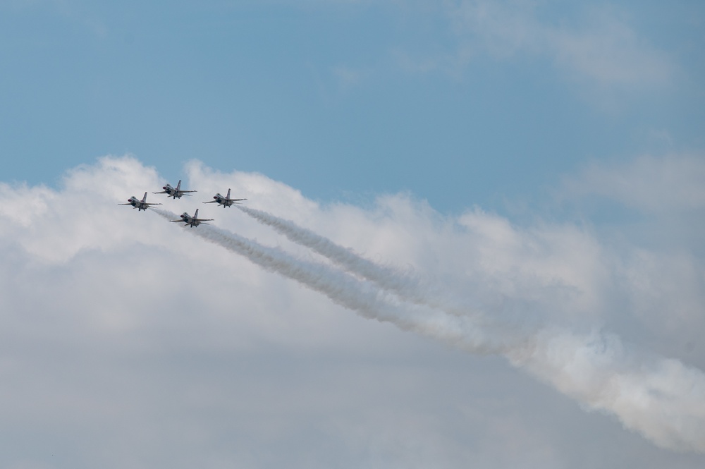 Thunderbirds soar over Warren