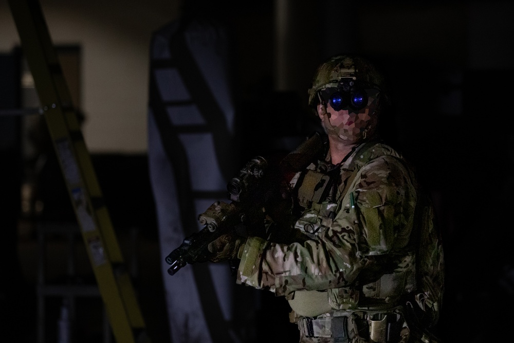 DVIDS - Images - Operators train with LEO partners on hostage rescue ...