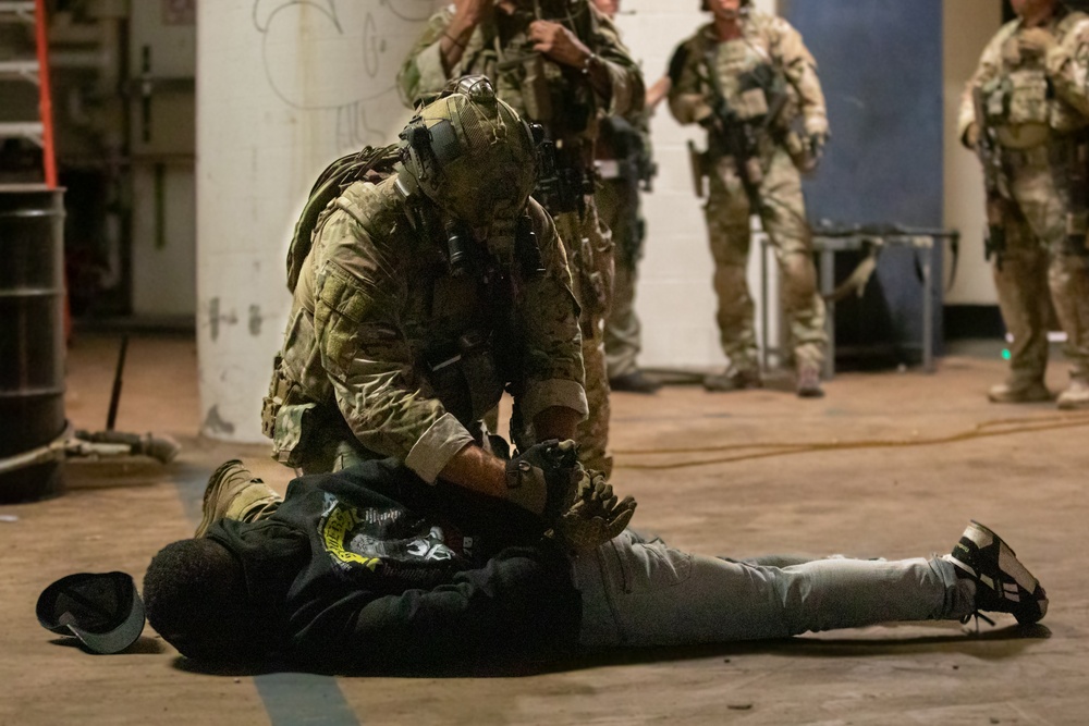 Operators train with LEO partners on hostage rescue/terror suppression