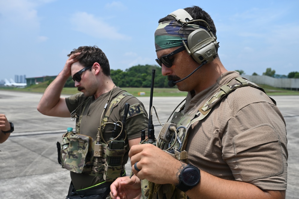 U.S. and Malaysian forces hone combat search and rescue techniques during PAC ANGEL 22