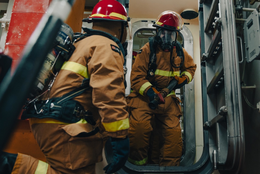 USS Paul Ignatius (DDG 117) Conducts General Quarters Drill