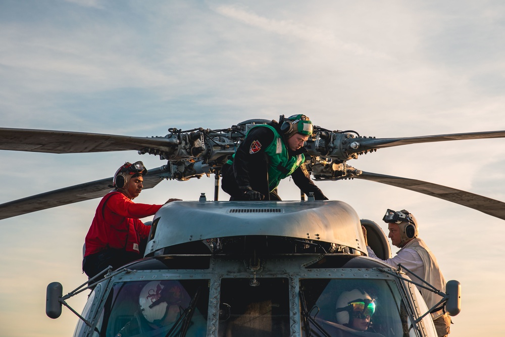 HSM 79, DET 2 Conduct Checks on MH-60R Aboard DDG 117