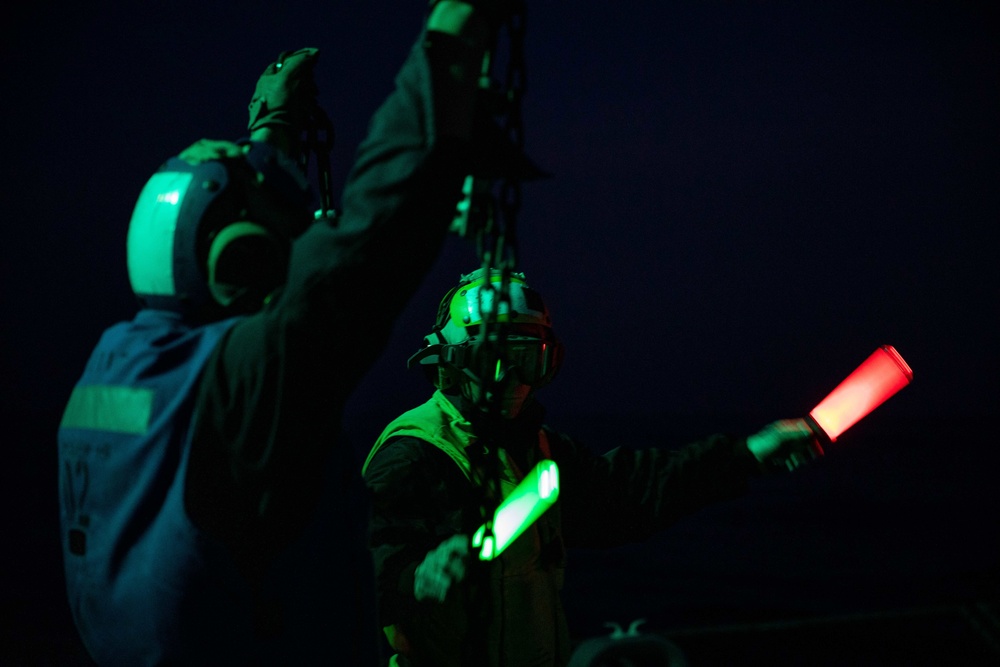USS Paul Ignatius (DDG 117) Conducts Night Flight OPs