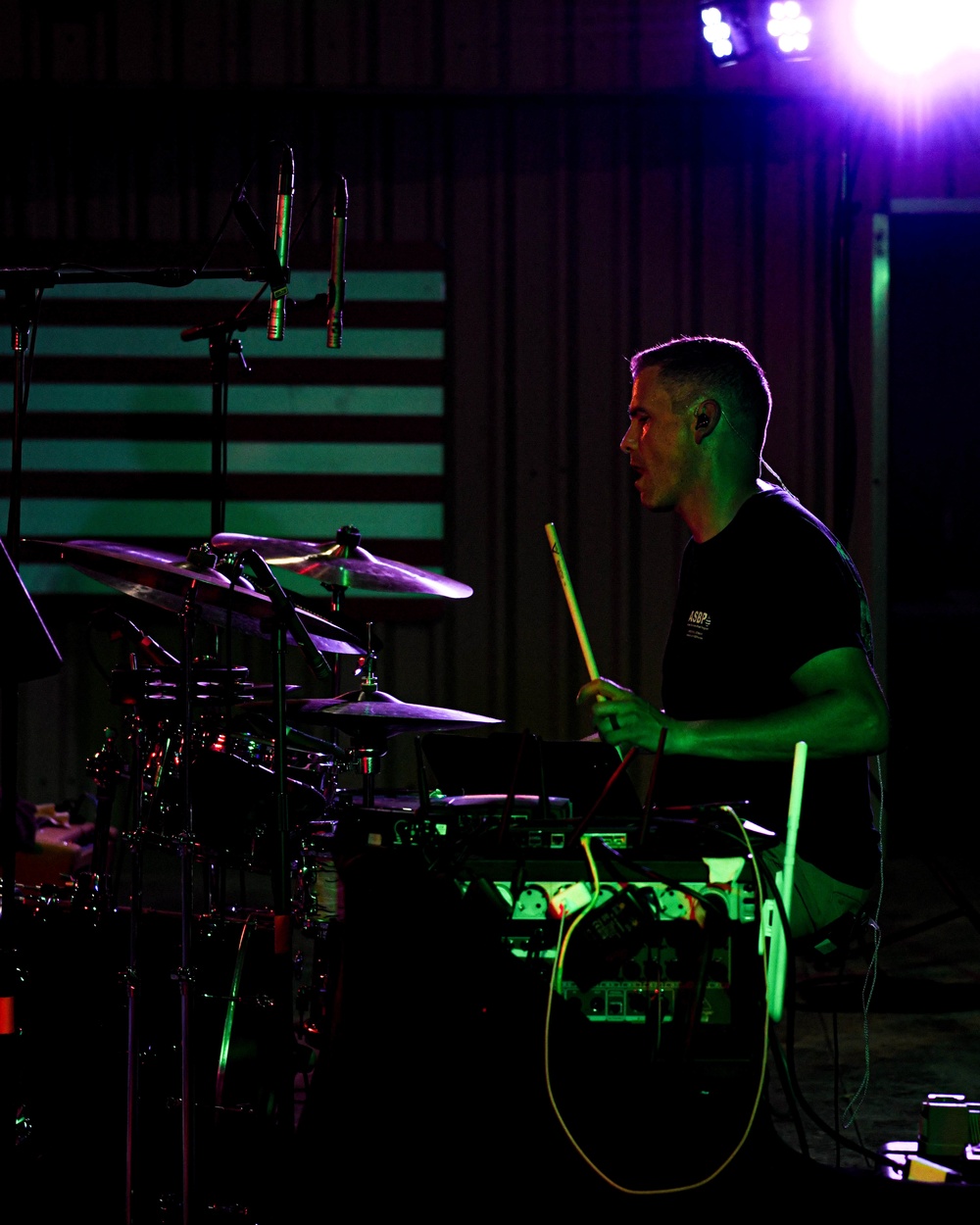 Turning it up to 11 – AFCENT Band performs at ADAB