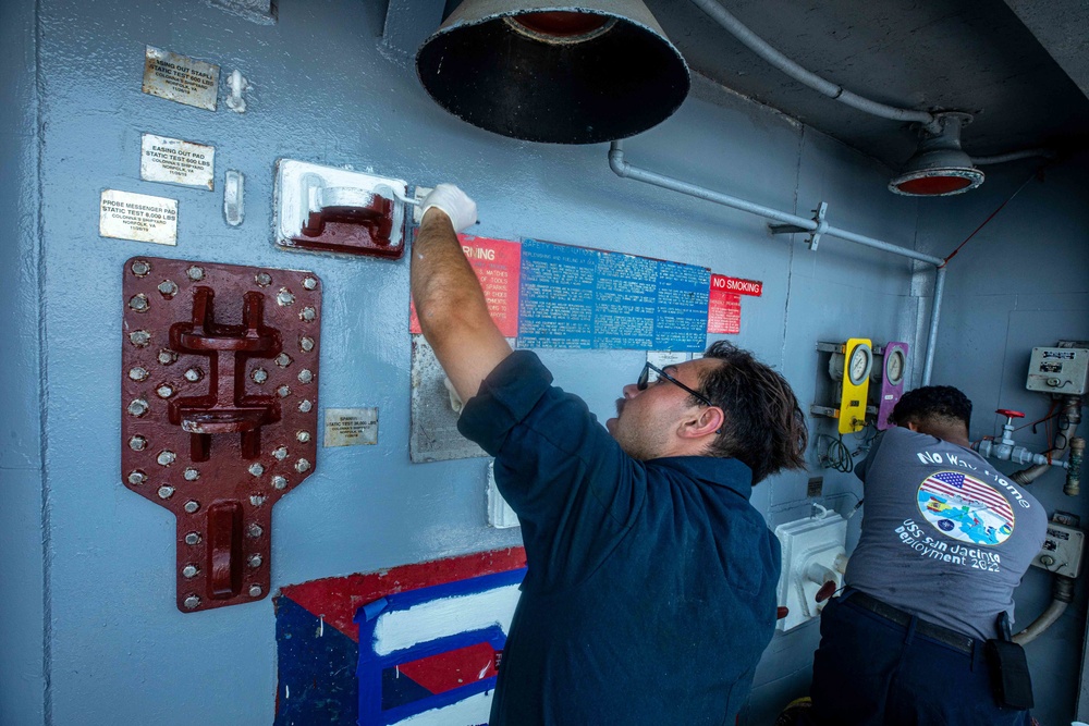 USS San Jacinto repaints refueling station