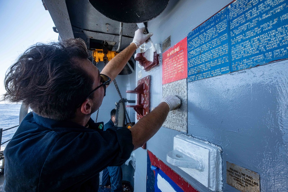 USS San Jacinto repaints refueling station