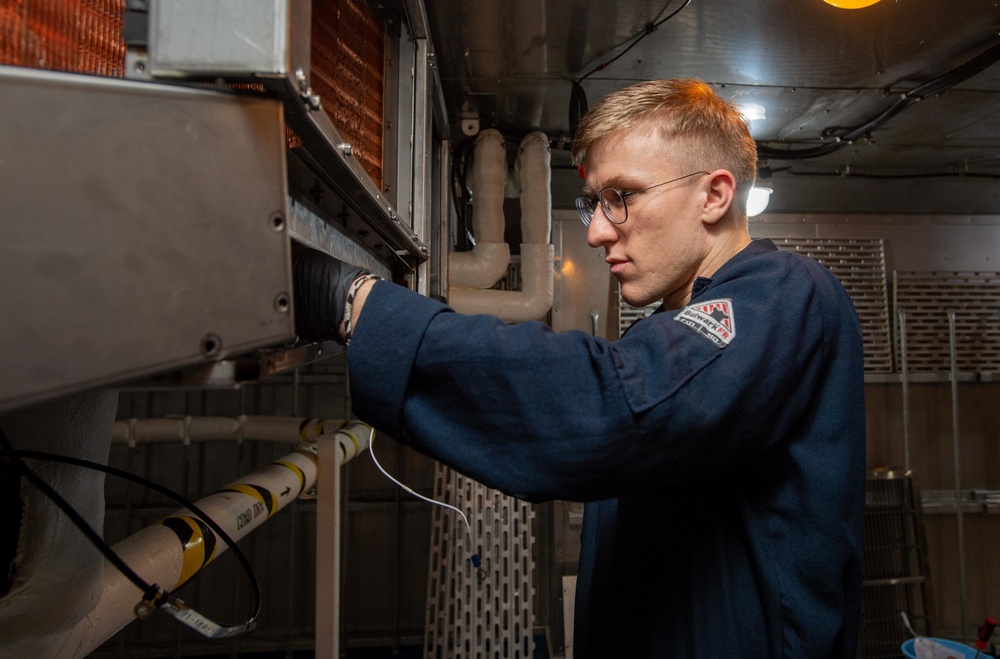 USS Ronald Reagan (CVN-76) Electrical Division performs Corrective Maintenance