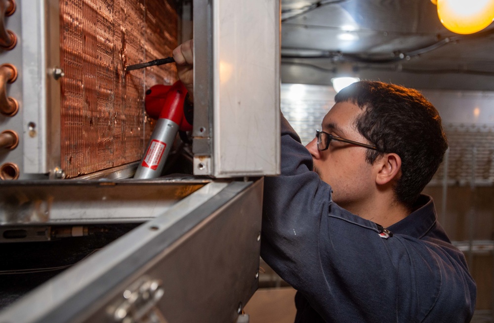 USS Ronald Reagan (CVN-76) Electrical Division performs Corrective Maintenance