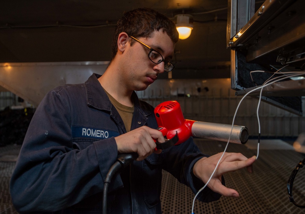 USS Ronald Reagan (CVN-76) Electrical Division performs Corrective Maintenance