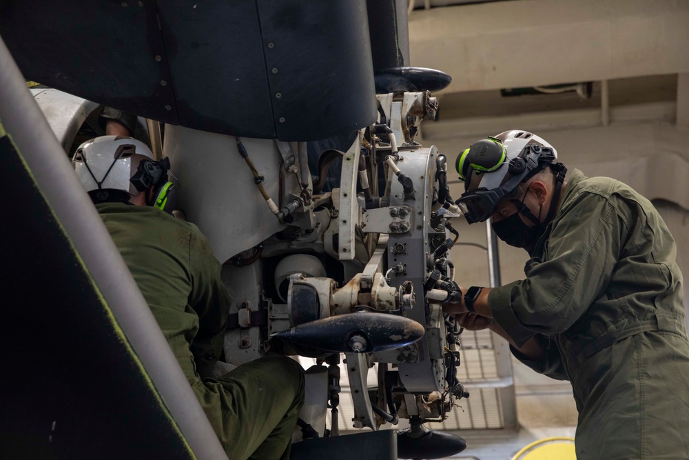Makin Island MV-22 Osprey Maintenance