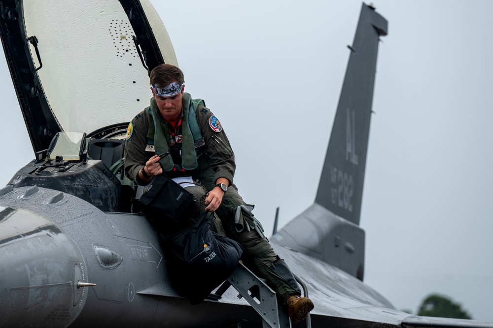 187 FW supports 43 FS training