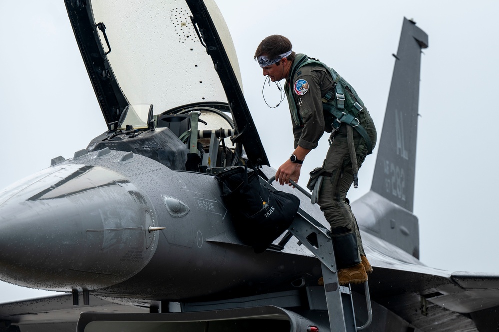 187 FW supports 43 FS training