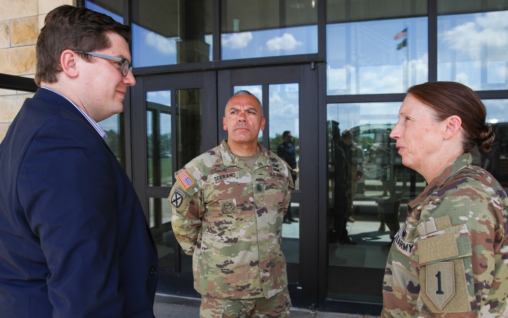 Congressman LaTurner Visits the 1st Infantry Division