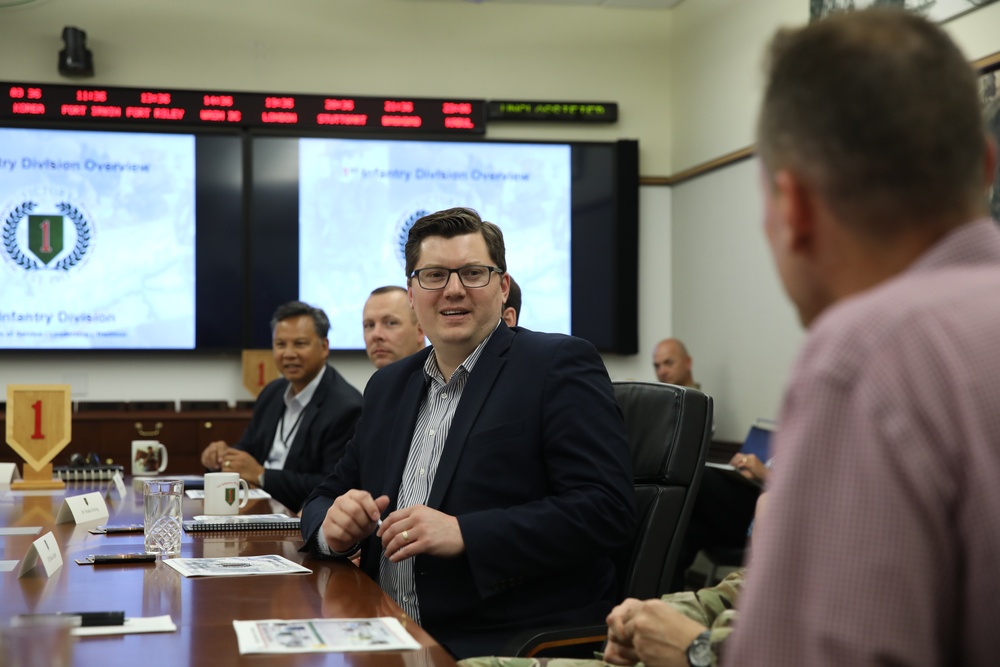 Congressman LaTurner Visits the 1st Infantry Division