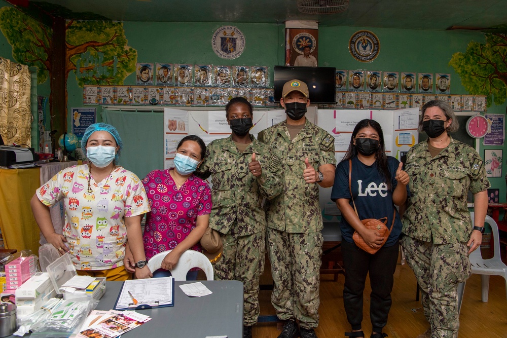 Pacific Partnership 2022 participates in Barangay Health Fair at Macarascas Elementary School