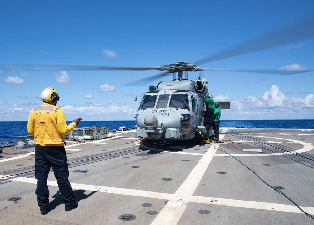 USS Truxtun Conducts Flight Operations