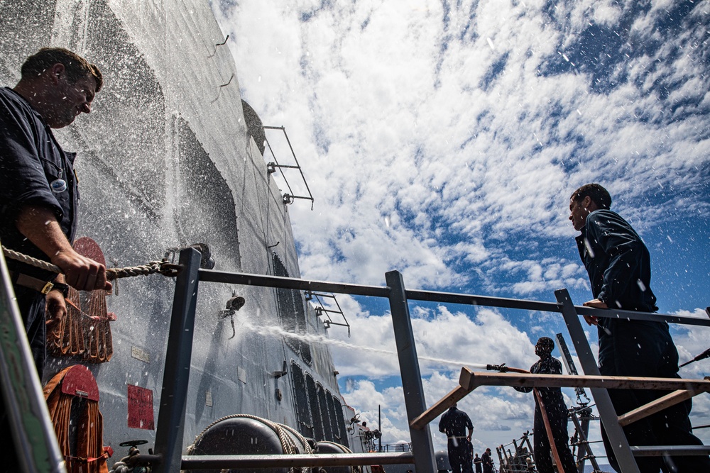 USS Truxtun Conducts a Fresh Water Wash Down
