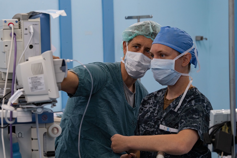 Pacific Partnership 2022 Personnel Perform Surgery Aboard Mercy