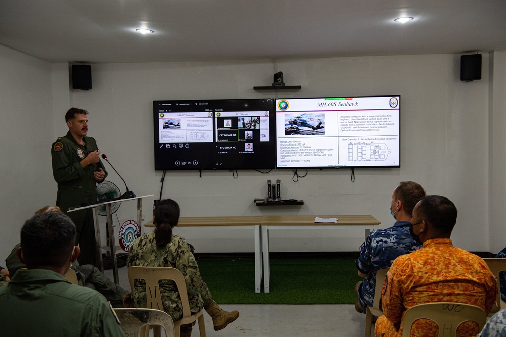 Pacific Partnership 2022 Personnel Participate in an Aeromedical Subject Matter Expert Exchange
