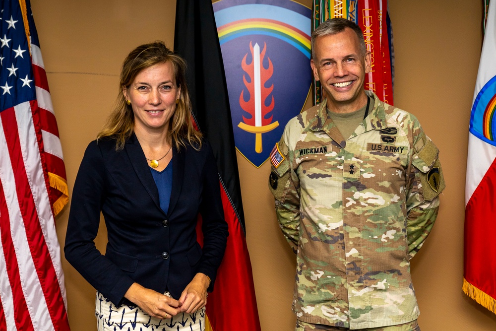 German Secretary of Defense visits U.S. Army Europe &amp; Africa's Headquarters