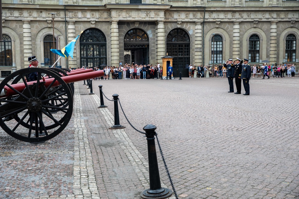 USS Arlington commanding officer inspects Swedish Royal Guard