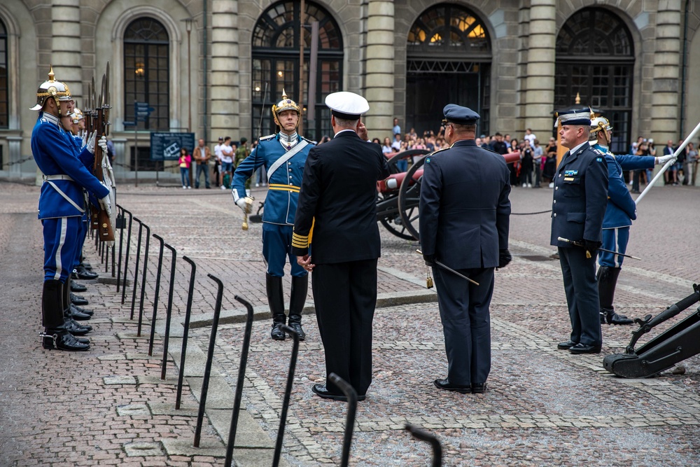 USS Arlington commanding officer inspects Swedish Royal Guard