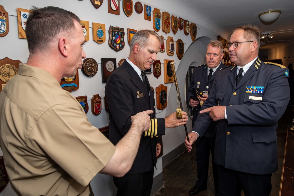 USS Arlington, 22nd Marine Expeditionary Unit leadership meet with Swedish Armed Forces leadership