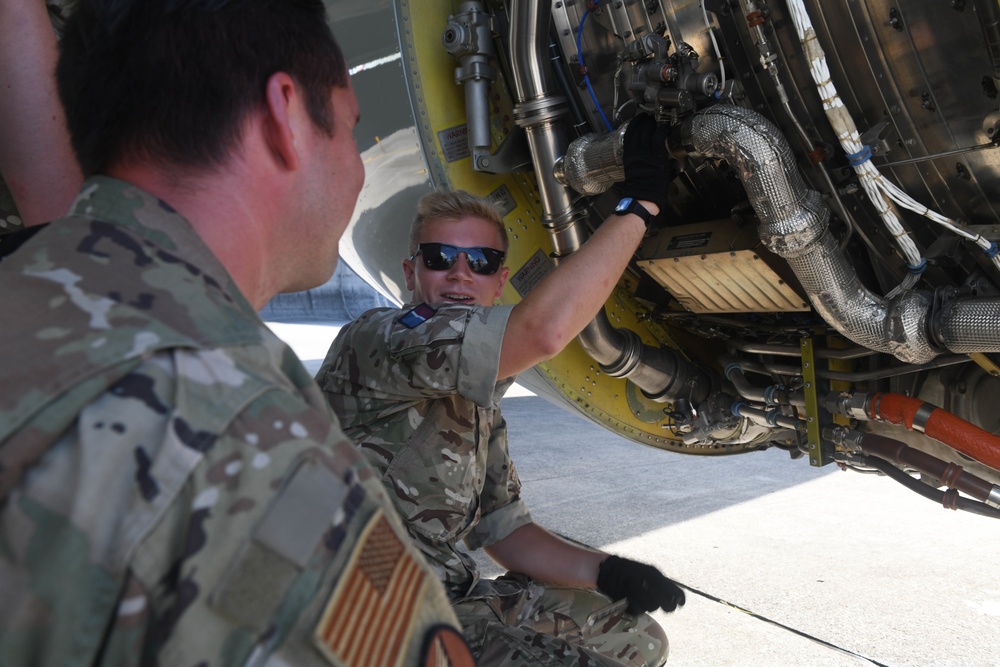 82nd Hosts UK Aviators