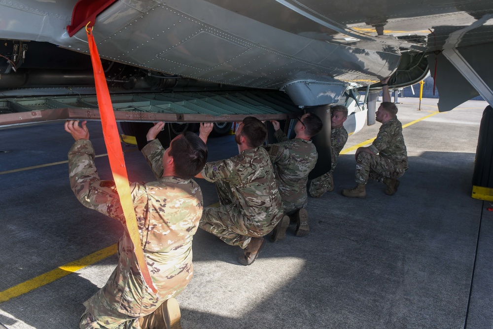 82nd Hosts UK Aviators