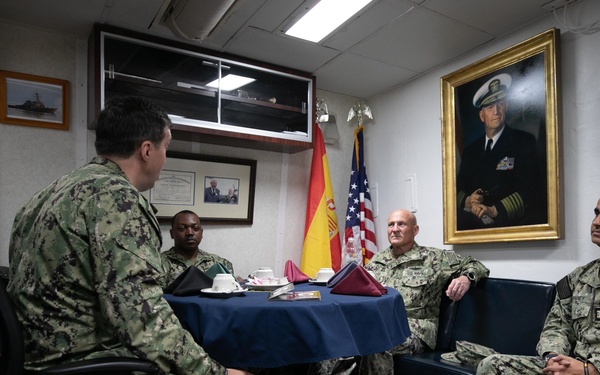 CNO Visits USS Arleigh Burke (DDG 51)