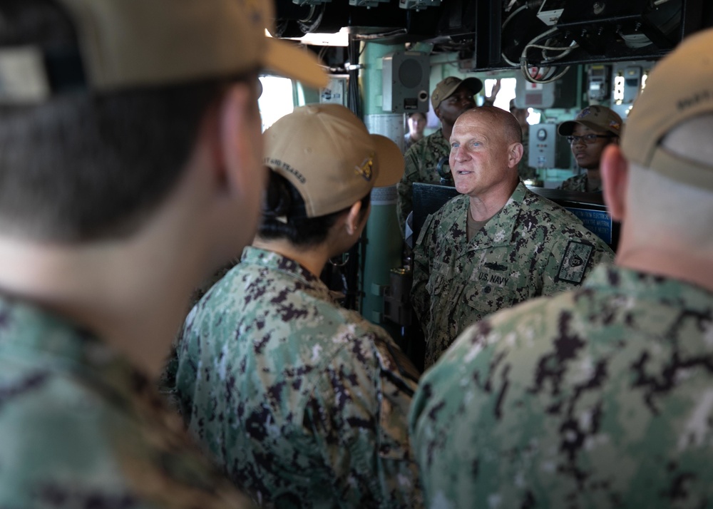 CNO Visits USS Arleigh Burke (DDG 51)