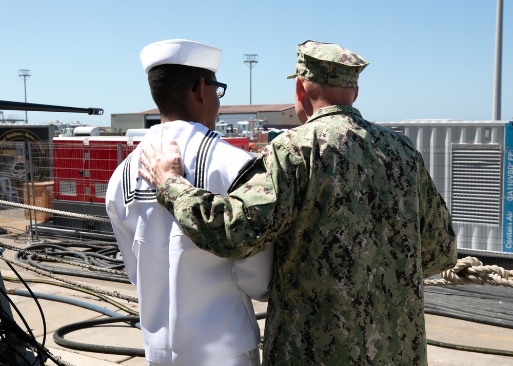 CNO Visits USS Arleigh Burke (DOG 51)