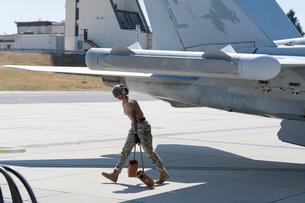 Spangdahlem's first joint hot-pit refuel