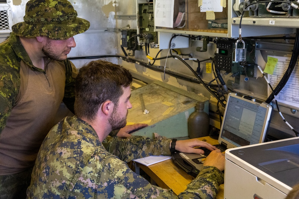 American and Canadian Forces Train Together