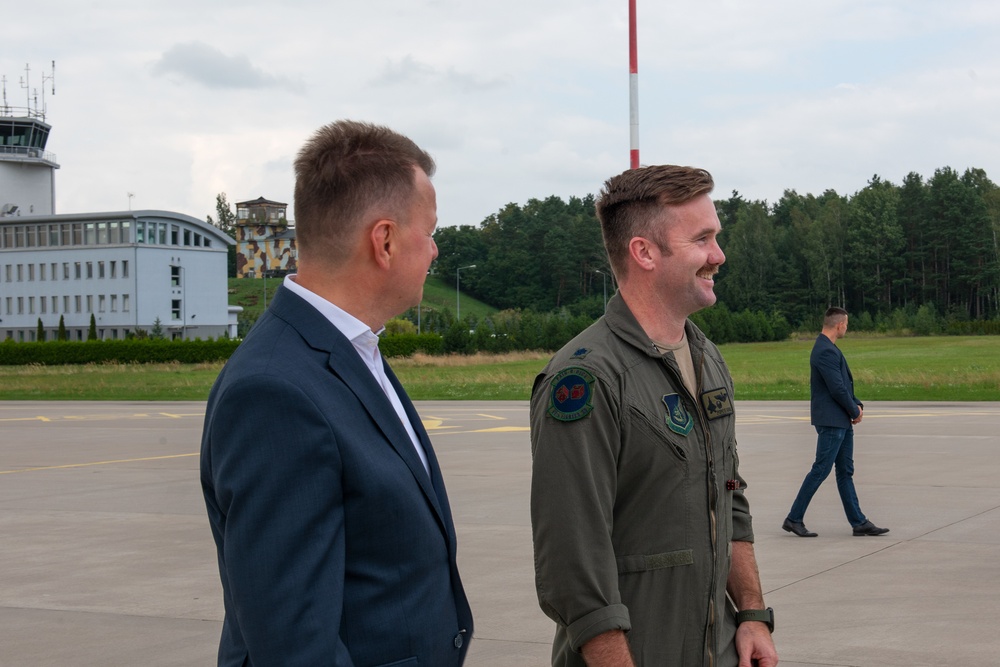 Poland's Prime Minister of National Defence visits Łask Air Base