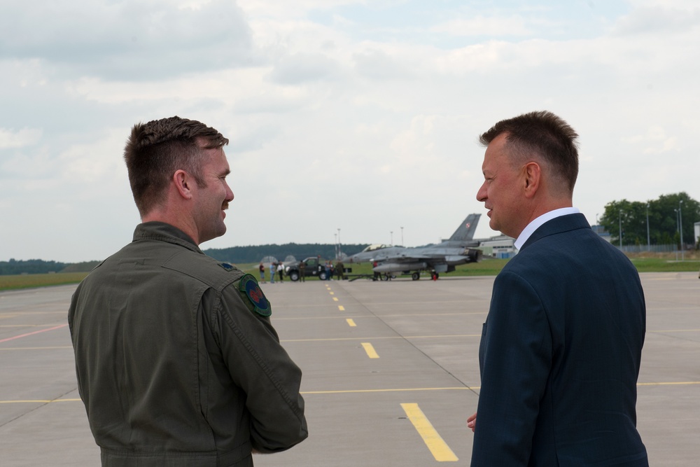 Poland's Prime Minister of National Defence visits Łask Air Base