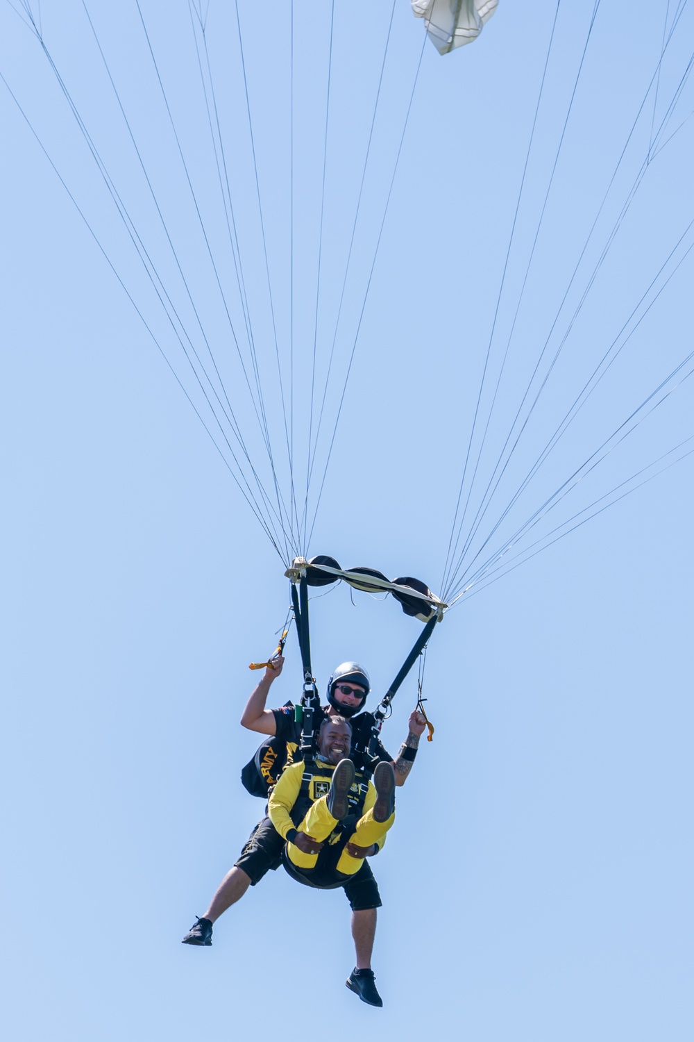 The U.S. Army Parachute Team visits Illinois for tandem event ahead of the Chicago Air and Water Show