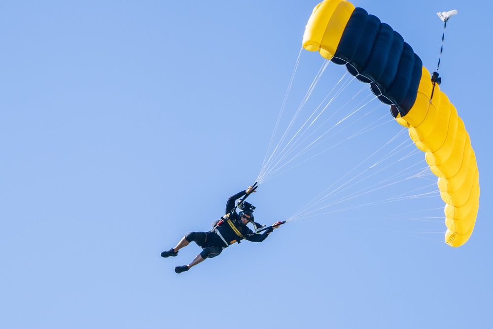 The U.S. Army Parachute Team visits Illinois for tandem event ahead of the Chicago Air and Water Show