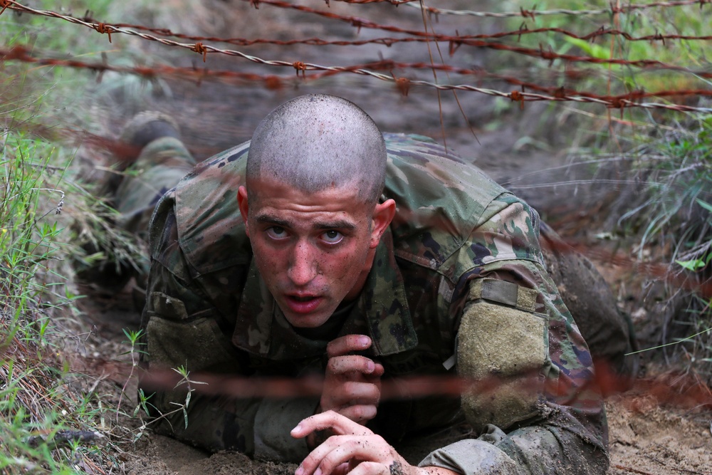 Paratroopers Participate in SURT Obstacle course