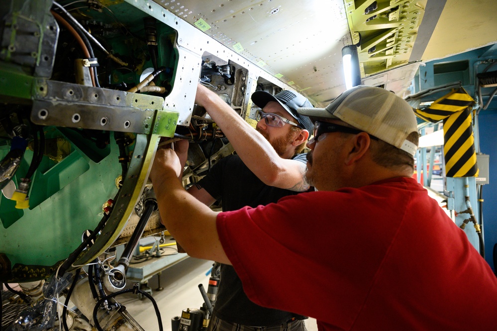 573rd AMXS working largest F-16 SLEP to date