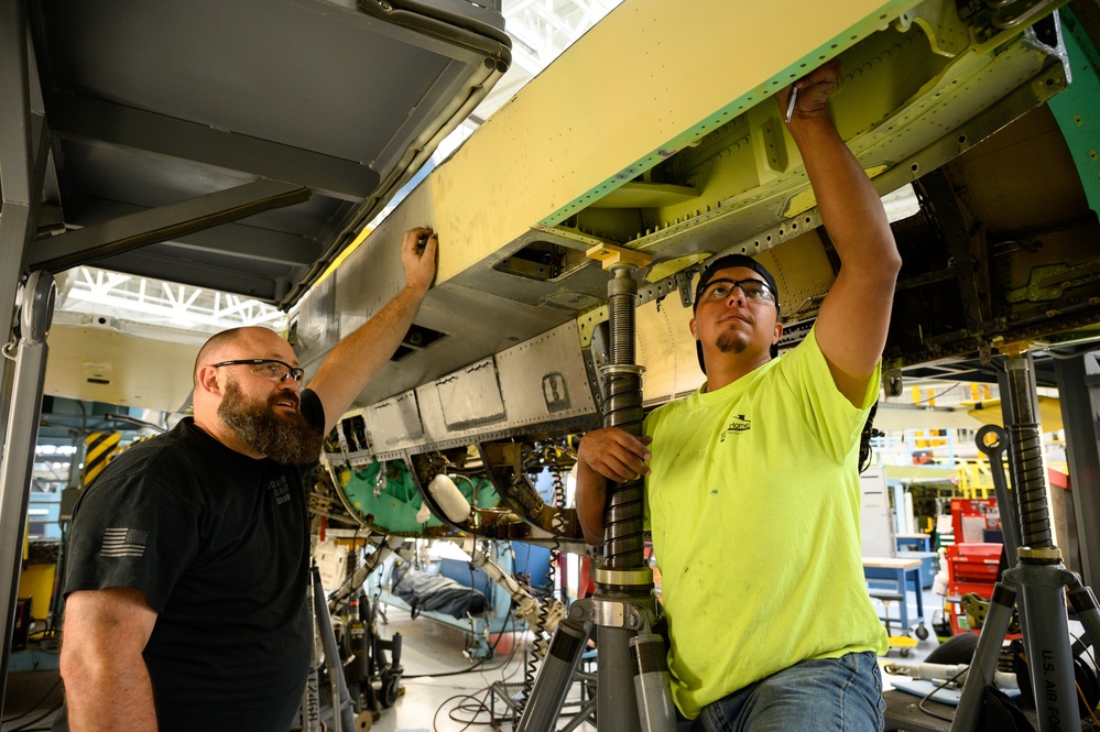 573rd AMXS working largest F-16 SLEP to date