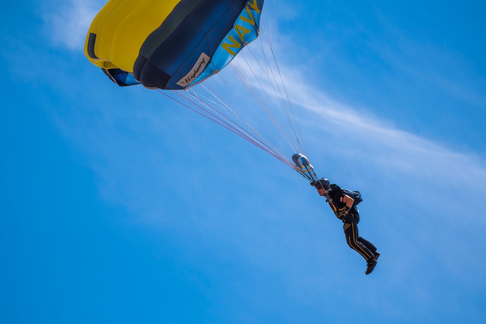 U.S. Navy Leap Frogs drop in at Cheyenne Frontier Days