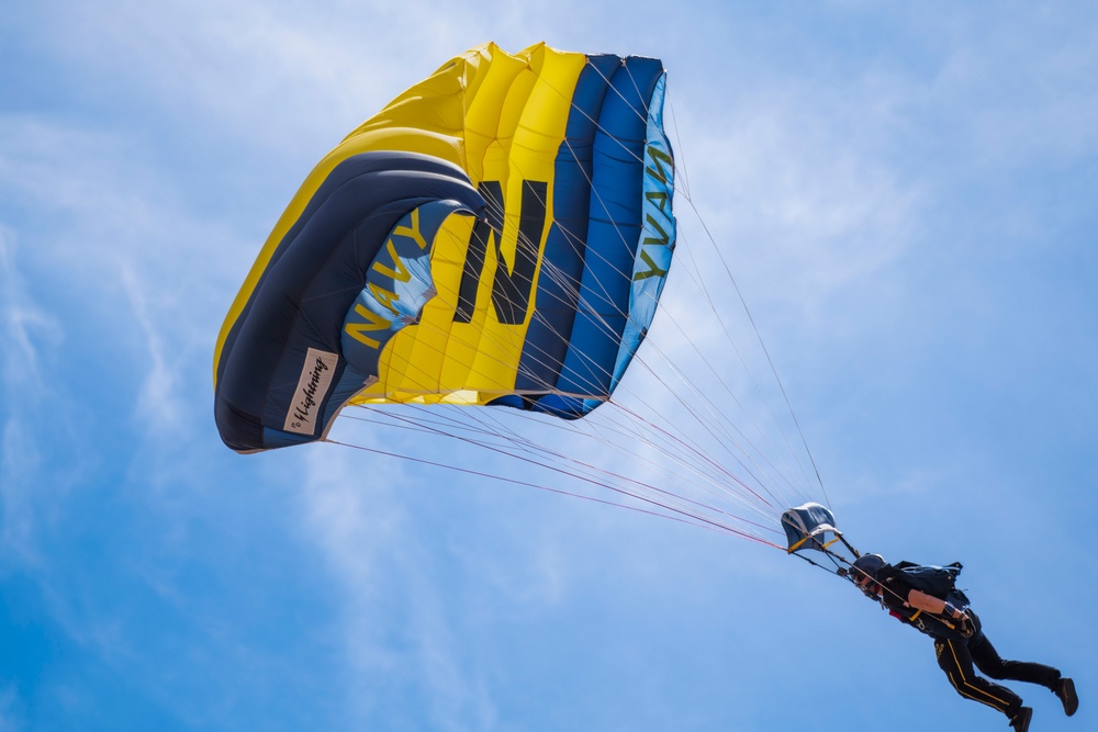 U.S. Navy Leap Frogs drop in at Cheyenne Frontier Days