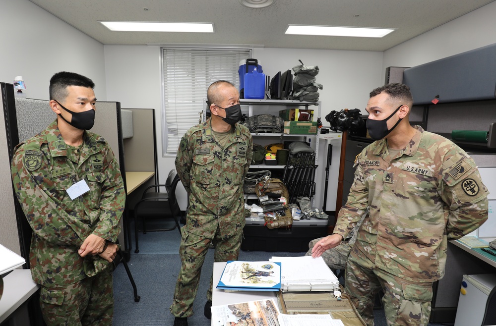 Top enlisted leader of JGSDF tours Camp Zama