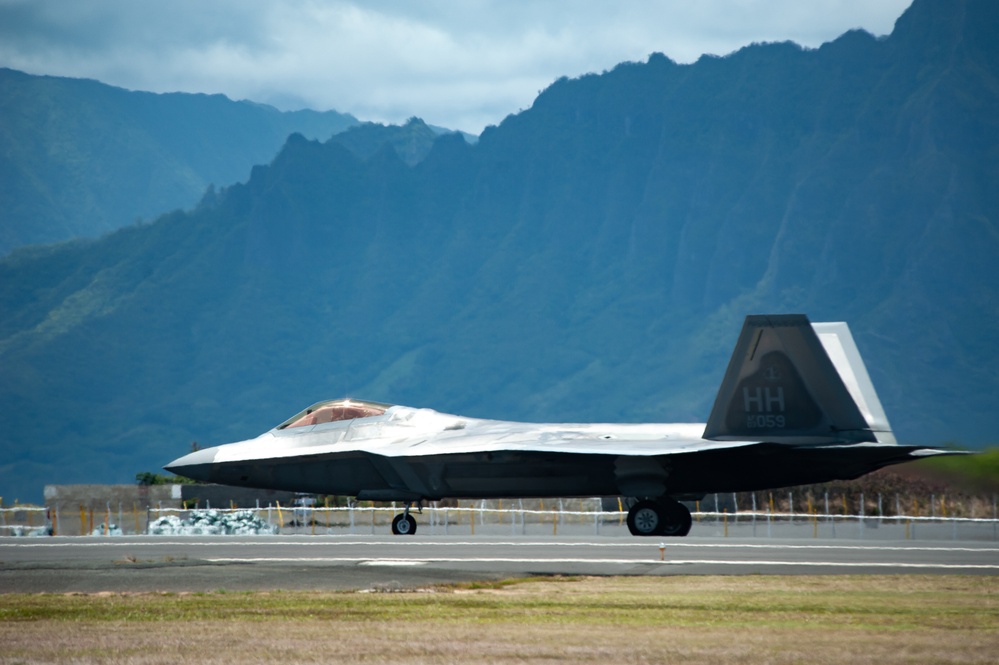 Hawaii ANG connects with community at joint air show