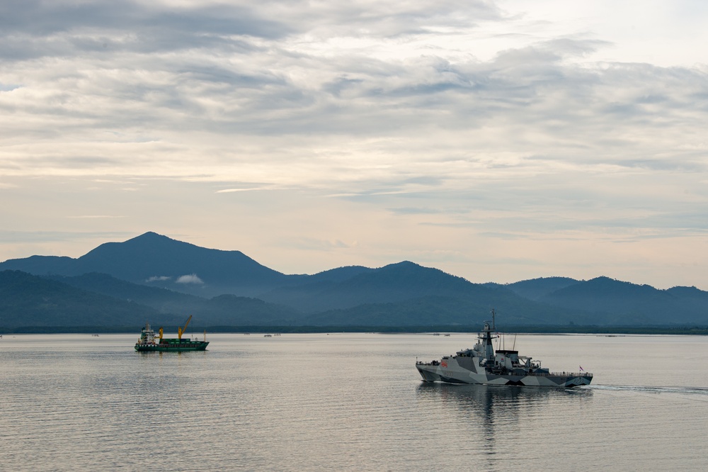 HMS Tamar (P233) Sails Into Puerto Princesa for Pacific Partnership 2022
