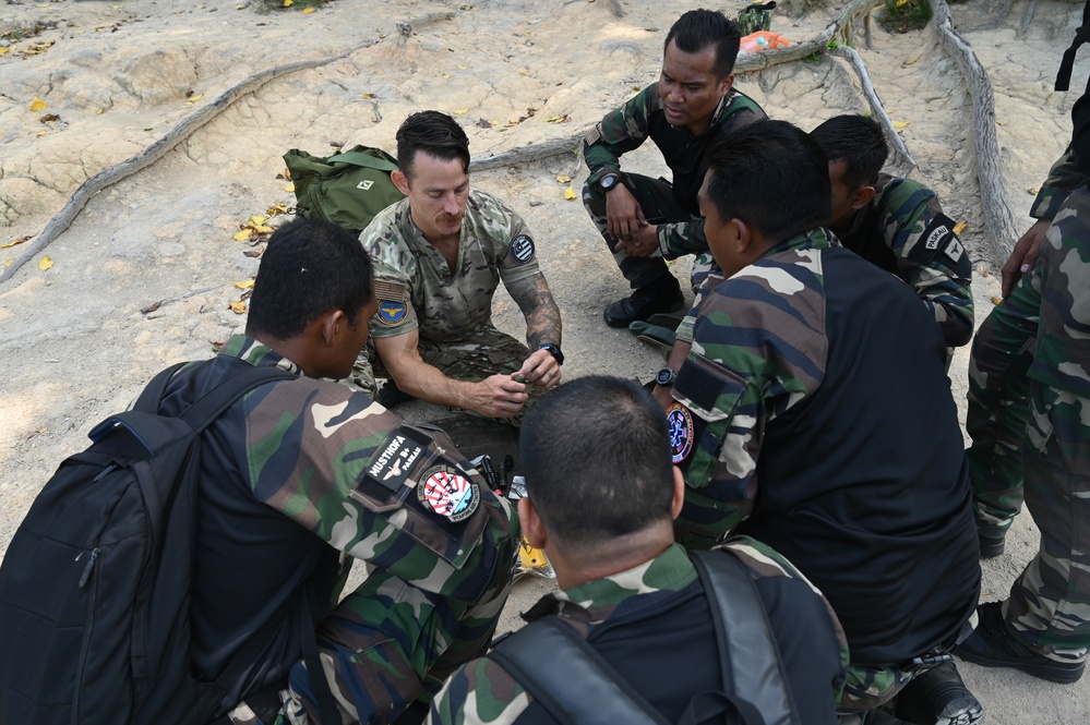 USAF, RMAF survival specialists share jungle expertise during PAC ANGEL 22