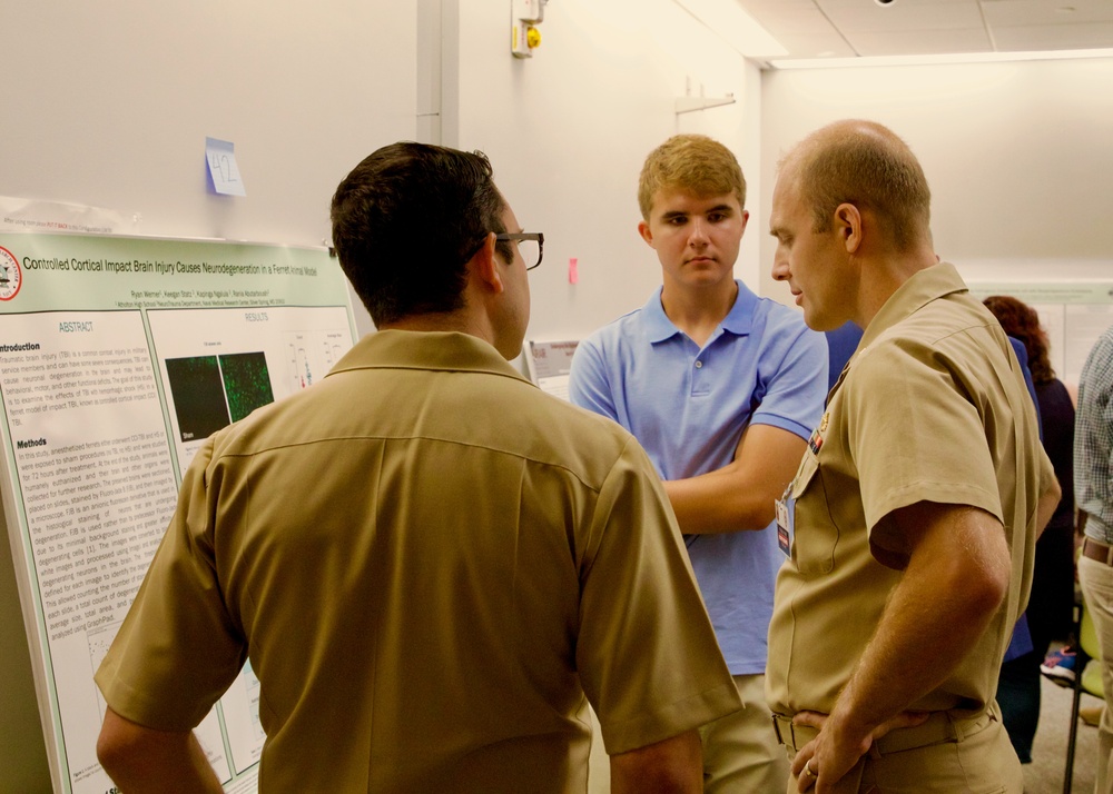 Naval Medical Research Center Recognizes Summer 2022 Interns